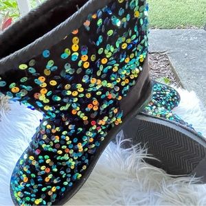 NWOT OLIVIA MILLER SPARKLE BOOTS SIZE 7